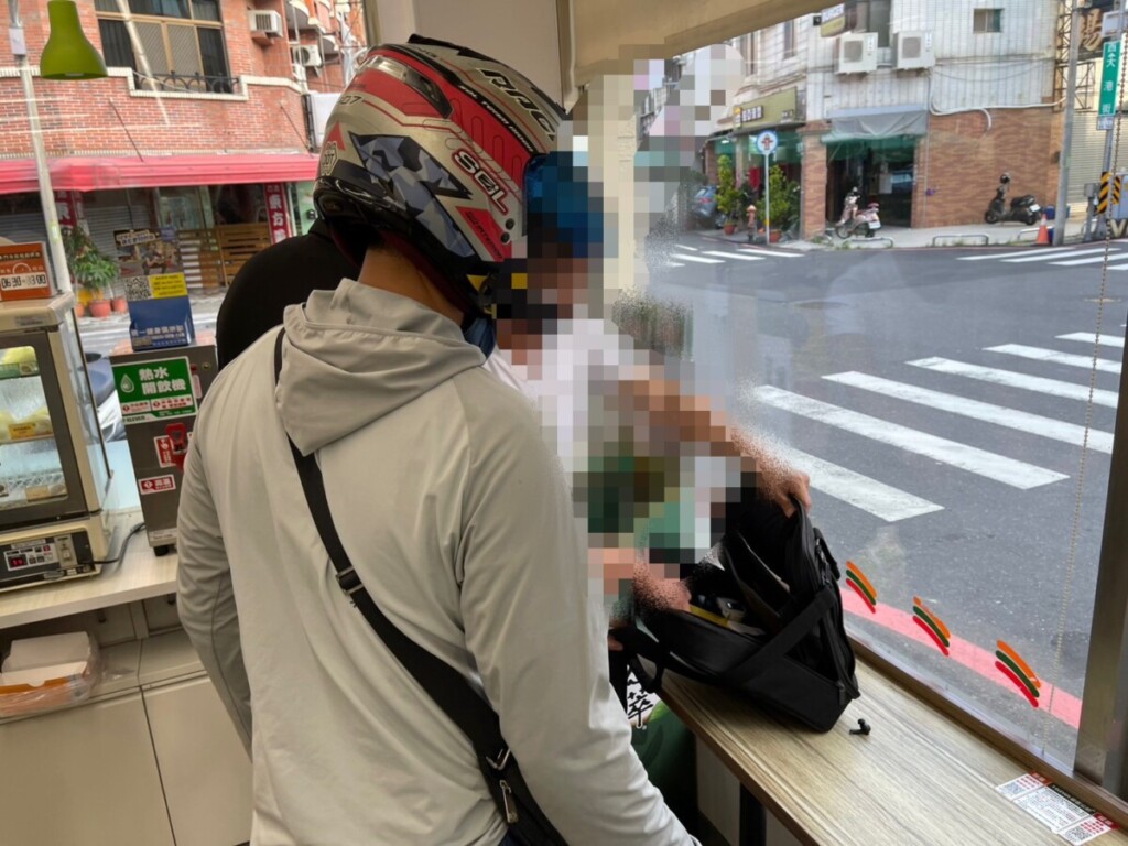 臉書撩聊變詐財!超商面交5萬 南警神伏擊逮詐騙車手 臉書撩聊變詐財!超商面交5萬 南警神伏擊逮詐騙車手