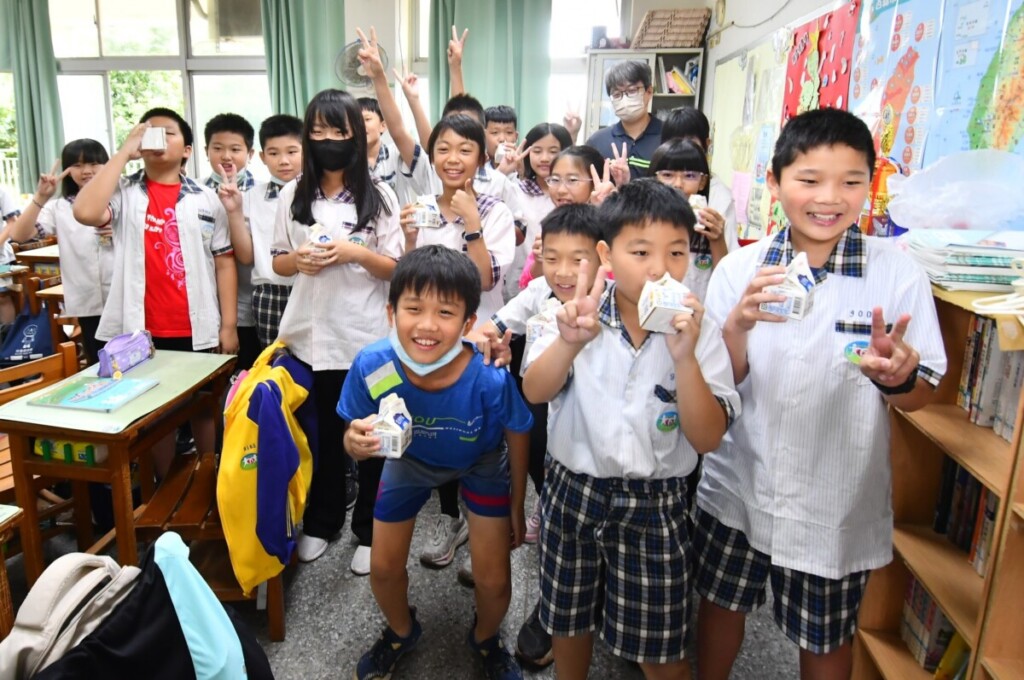 生生有鮮乳．學童笑CC　彰化鮮乳政策全縣上線