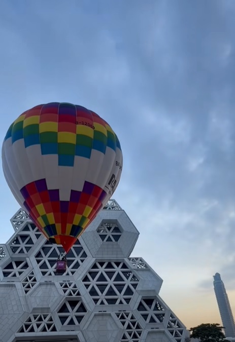 怎麼能不愛高雄！港邊熱氣球升空畫面曝光　網友直呼美翻了
