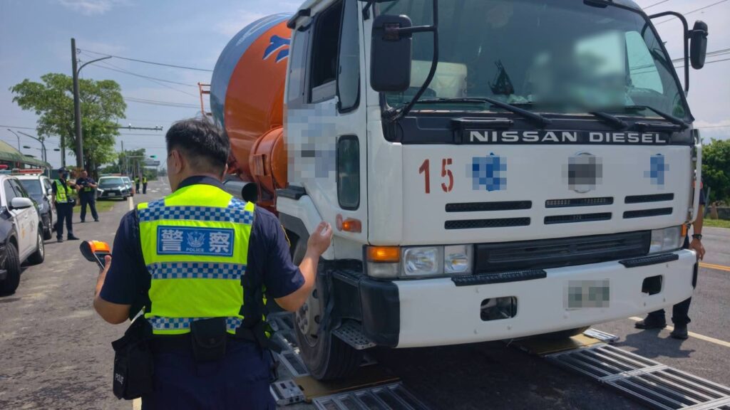 大貨車擦撞轎車竟「無感」？司機喊冤　法院依「震動」判撤罰