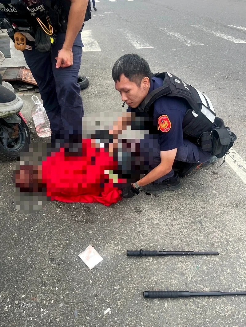 台南麻豆驚傳持刀隨機砍人　64歲男衝警遭開2槍制伏