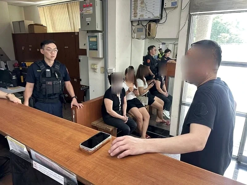 假軍官喊「親愛的」索18萬！71歲婦帶錢赴約　警方火速攔車