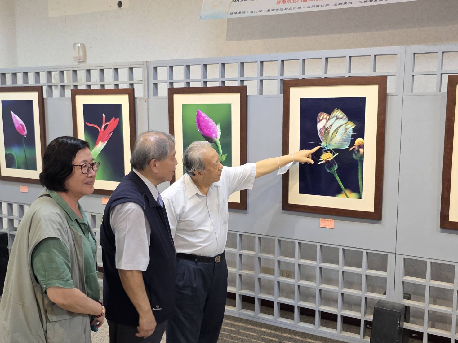 「花現台灣～薈集三寮灣」牙醫師侯桂林攝影展東隆宮展出