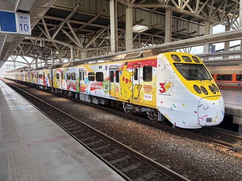 寶可夢登上台鐵列車！潮州站成起迄站　粉絲清晨搶拍朝聖