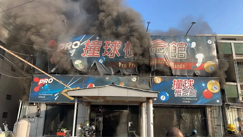 台南佳里撞球場火勢狂燒！200萬名牌球桿業者心痛難救