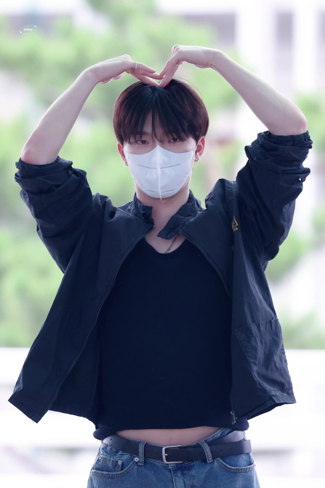 水炸彈男神旼赫抵台放愛心　KAI、DINO現身小港機場掀暴動