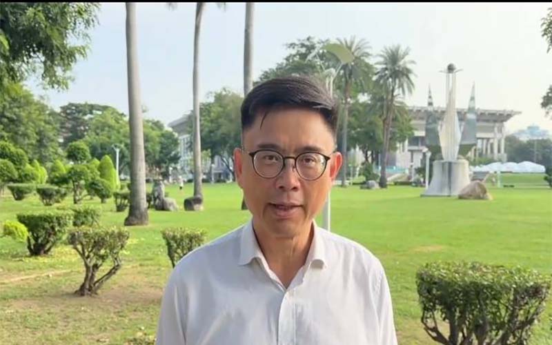 港灣掀起「隆」捲風    賴瑞隆攜沈伯洋划SUP　 水上尬體力感受高雄海洋魅力