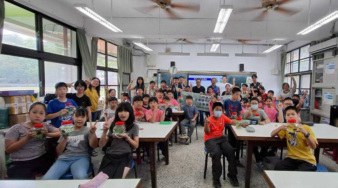 從養藻到AI　大葉大學帶學童探索智慧魚菜共生