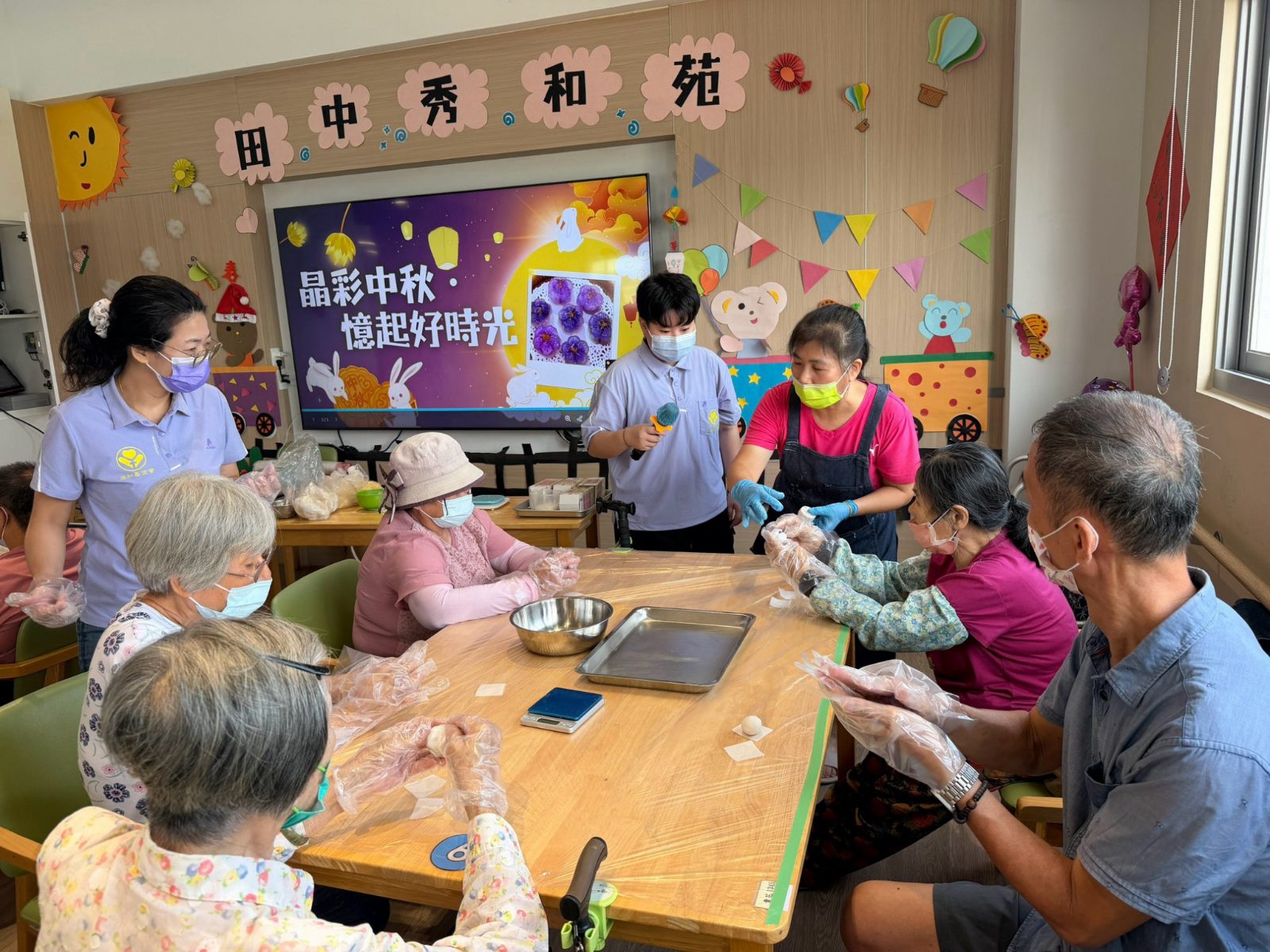 做月餅、唱老歌　秀和苑讓長輩感受團圓滋味