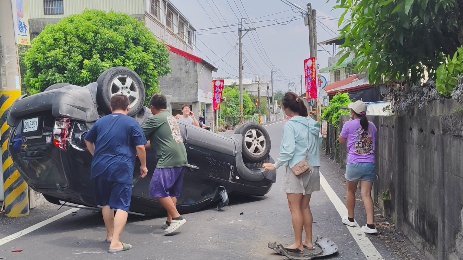拜票拜到翻車！田尾前鄉長載妻撞車「烏龜翻」