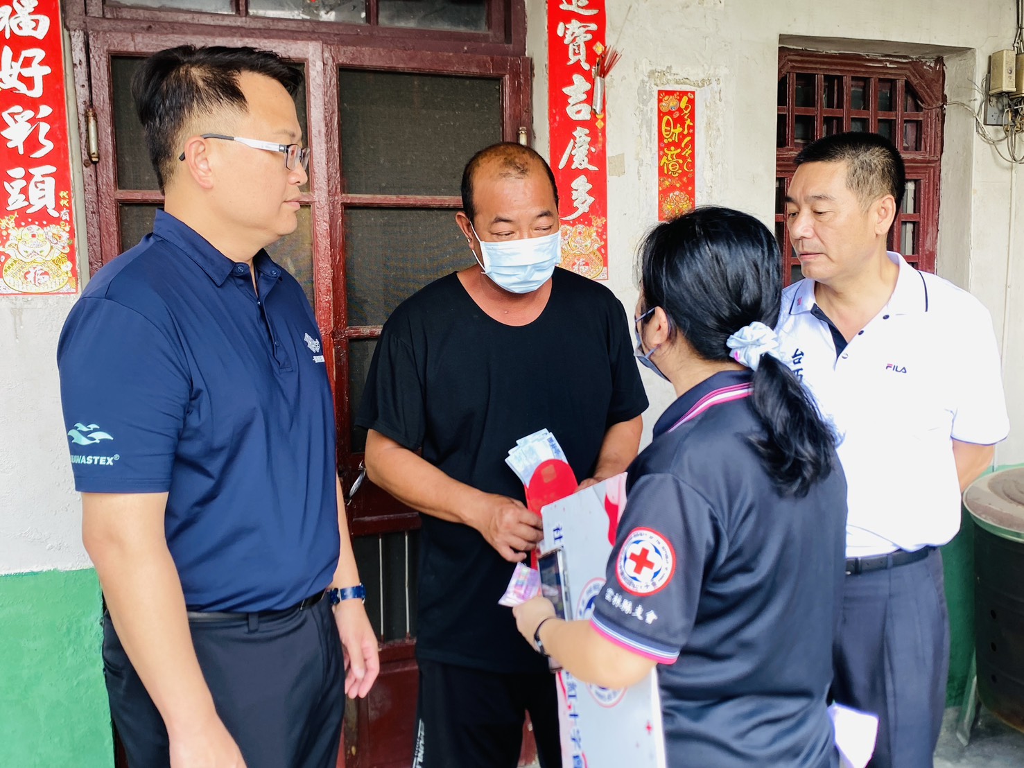 月圓前送暖！台塑走入雲彰沿海逐戶關懷　1372戶獲中秋禮金