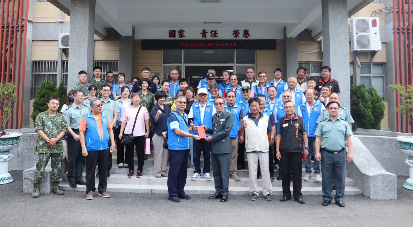 雲林委顧團秋節敬軍！團長賴正義率團慰問官兵　共守家園安全