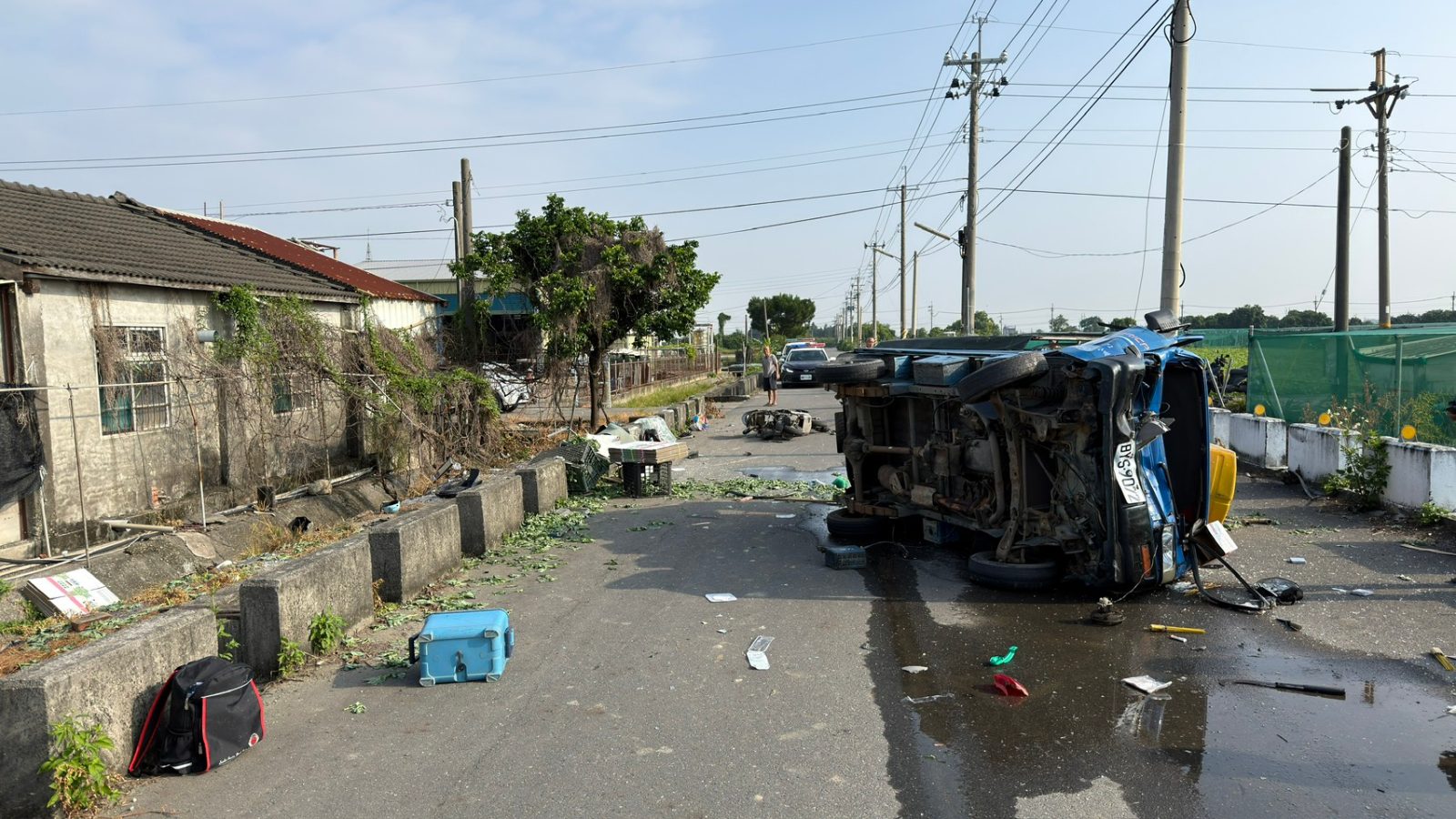 雲林崙背驚傳車禍！母載2子遭貨車撞　1死3傷送醫