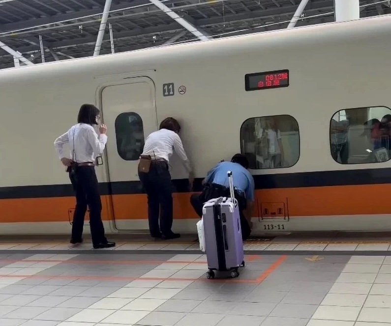 高鐵台南站驚險一幕！女旅客跌落軌道　列車緊急停車救回