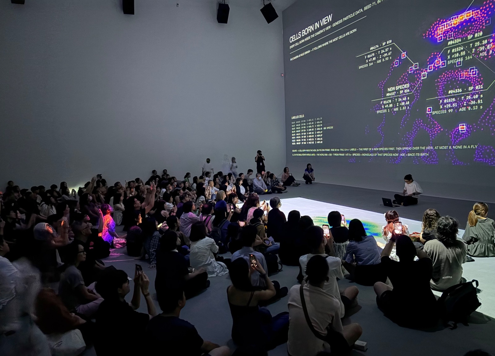 真鍋大度海外首展登台中　沉浸式科技藝術開展