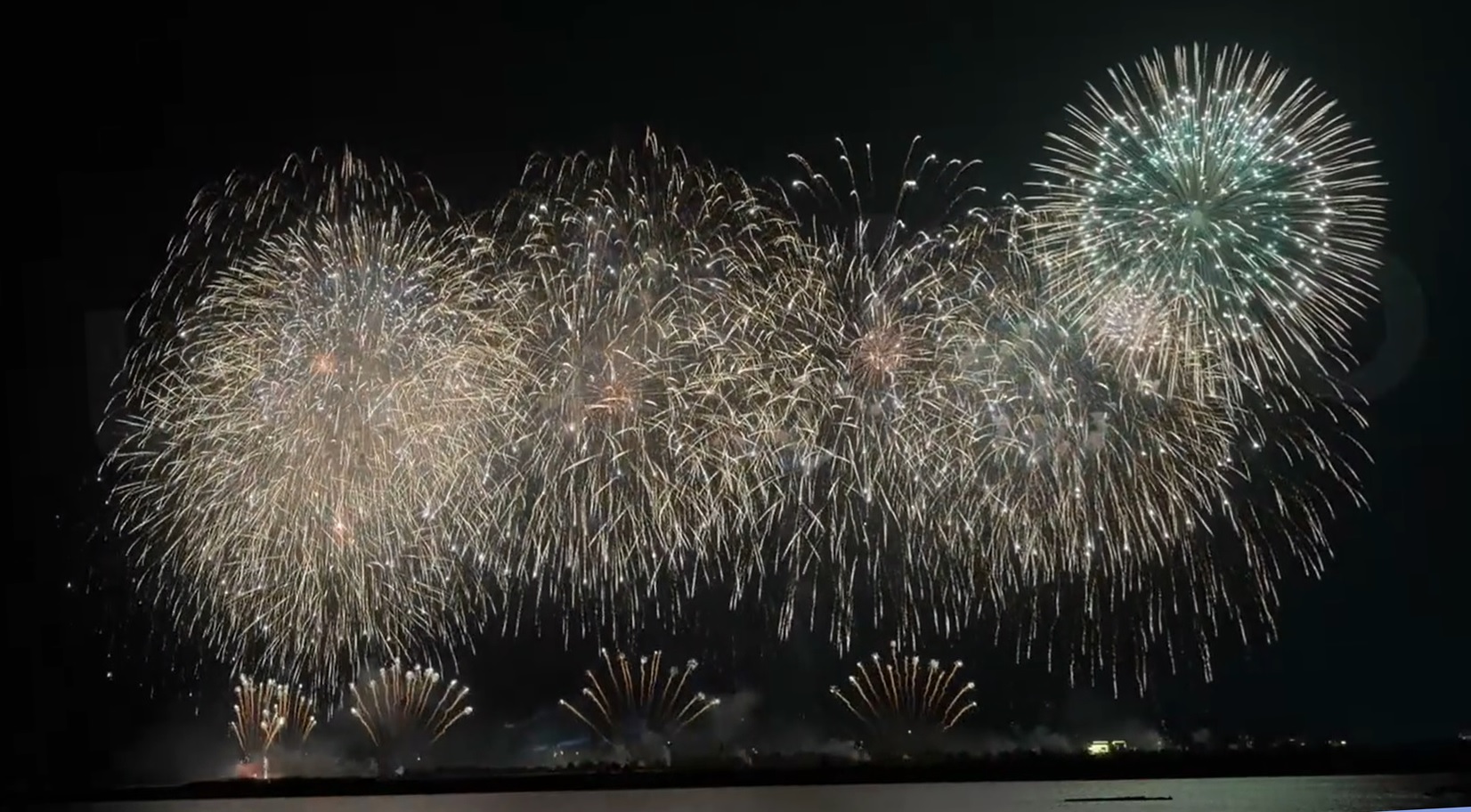 115年國慶煙火睽違9年重返台東！卑南溪出海口施放逾1.9萬發　24吋巨型煙火壓軸