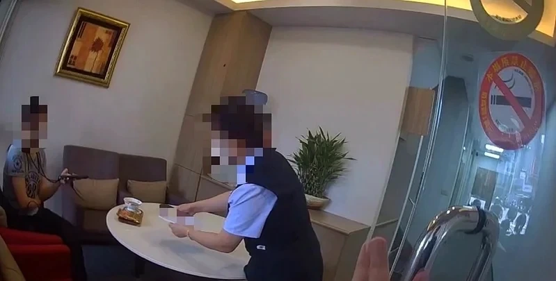高雄女急領50萬投資虛擬幣！警苦勸「都是騙人的」驚險保住積蓄
