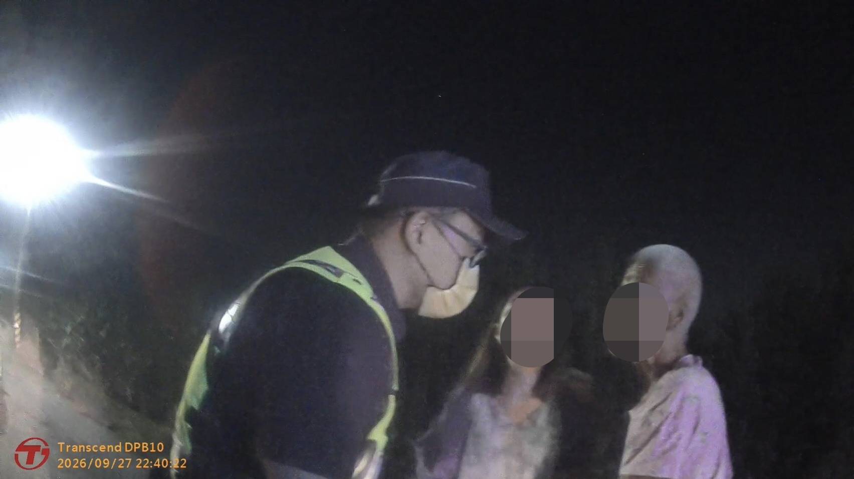 婦人深夜迷途忘了家在哪！臺西警暖心陪伴助返家