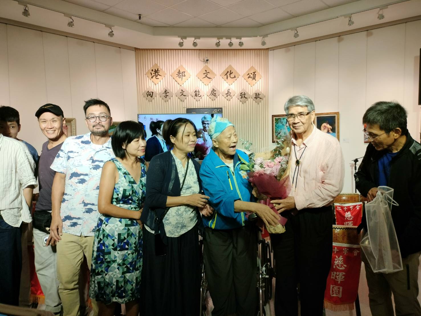 「藝術慈母」吳素蓮 致敬港都文化推手李文能　人體畫展進文化殿堂