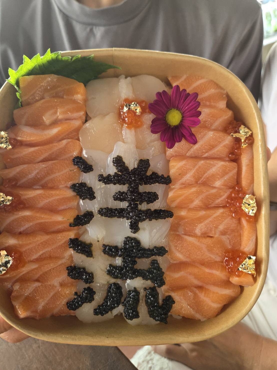選戰話題變美食！高雄日料店推「洋流丼飯」　鮭魚干貝海膽豪華鋪滿