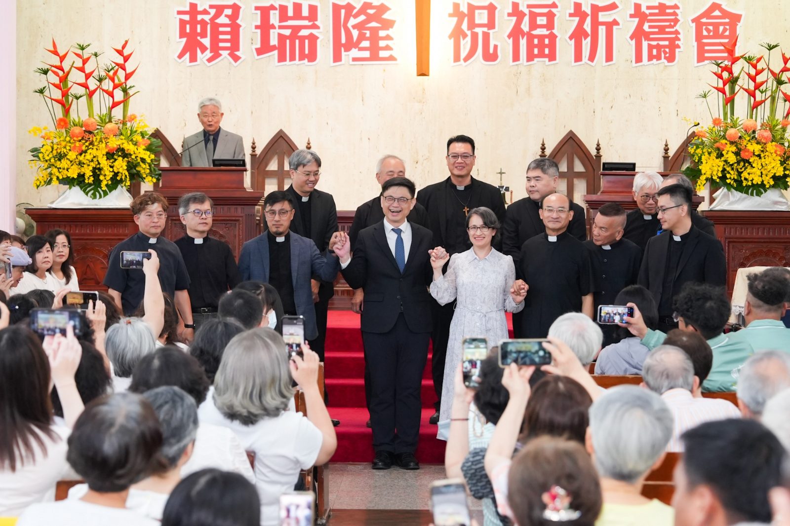 信仰匯聚祝福高雄　 蕭美琴與賴瑞隆同心祈禱許下城市新願景