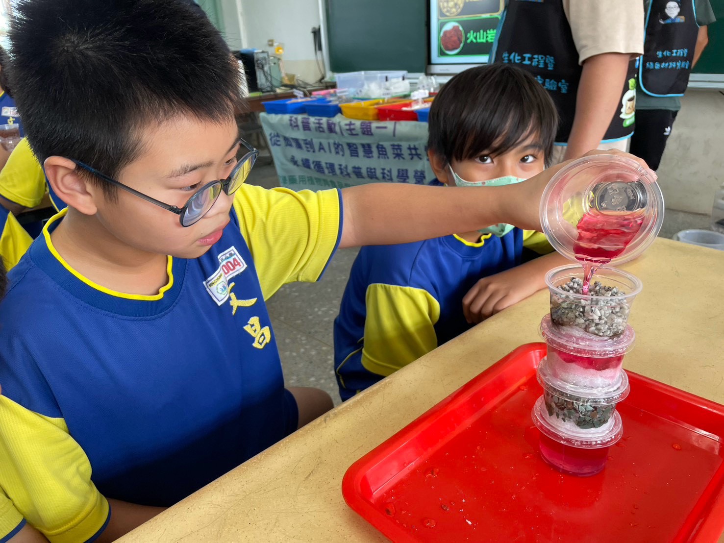 從一杯水學環保　大葉大學科普營走進文昌國小