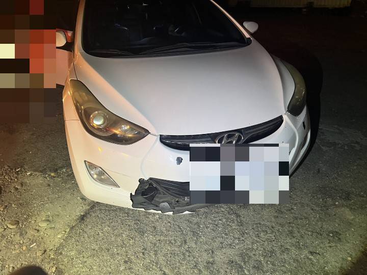 國道1號大木棍突掉落車道　8車閃避不及撞損
