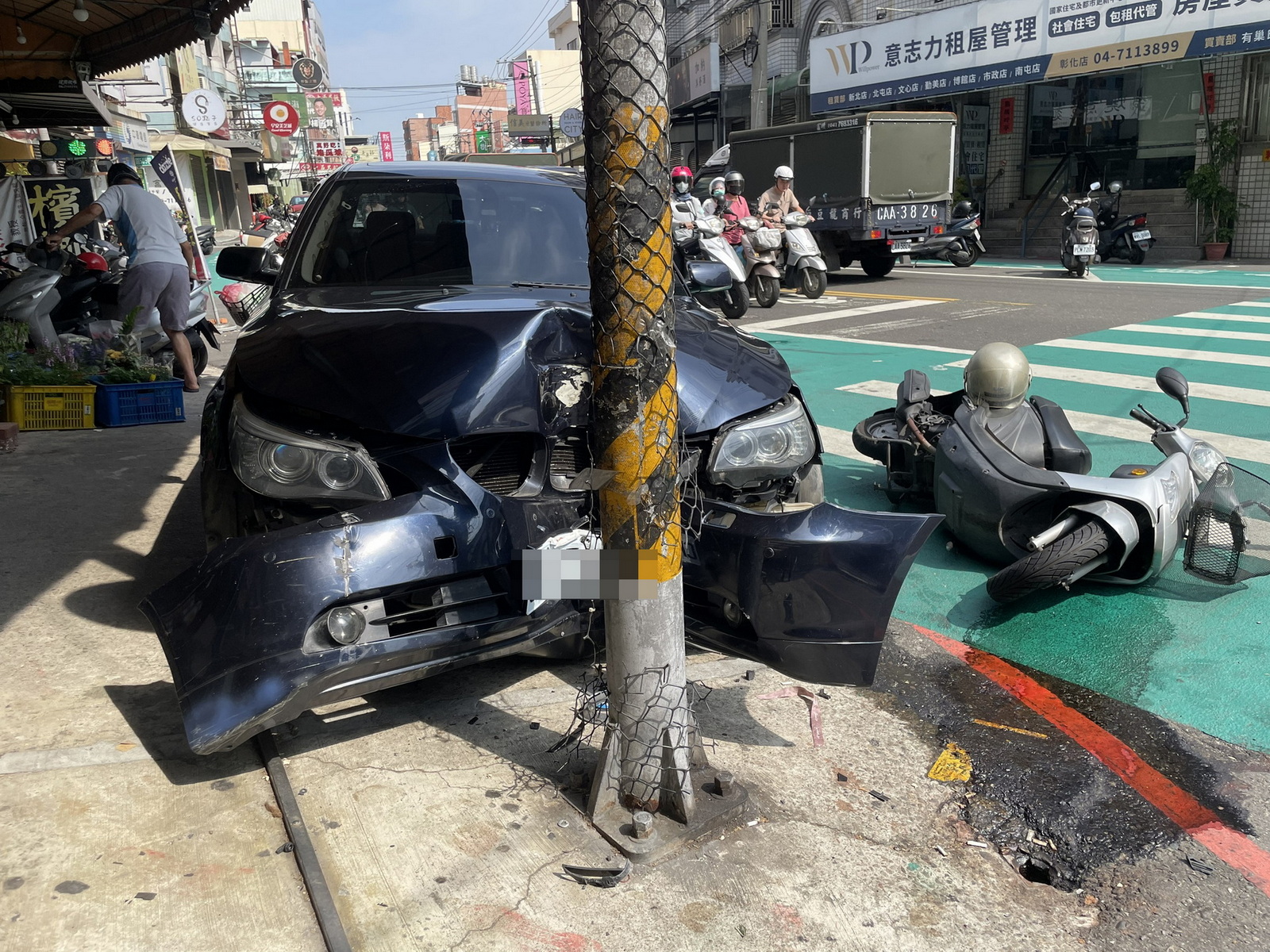 撞車不處理還落跑　BMW男留姊姊獨自面對警方