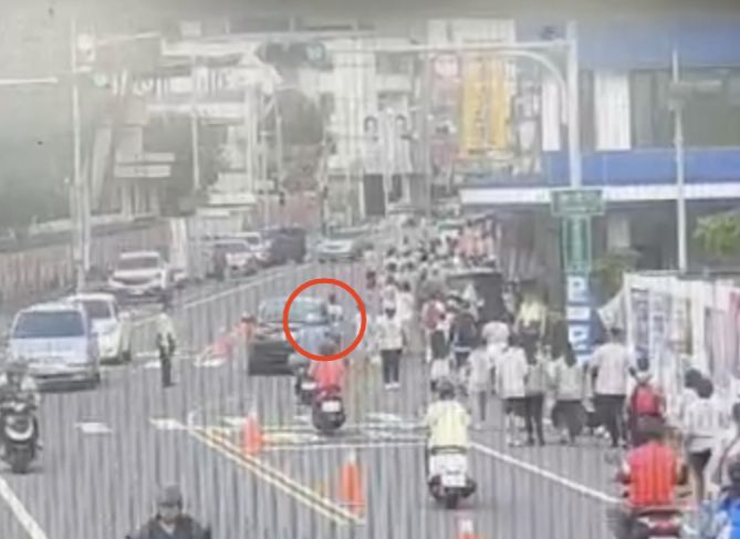 親子路跑變調！員林10歲男童遭轎車擦撞送醫