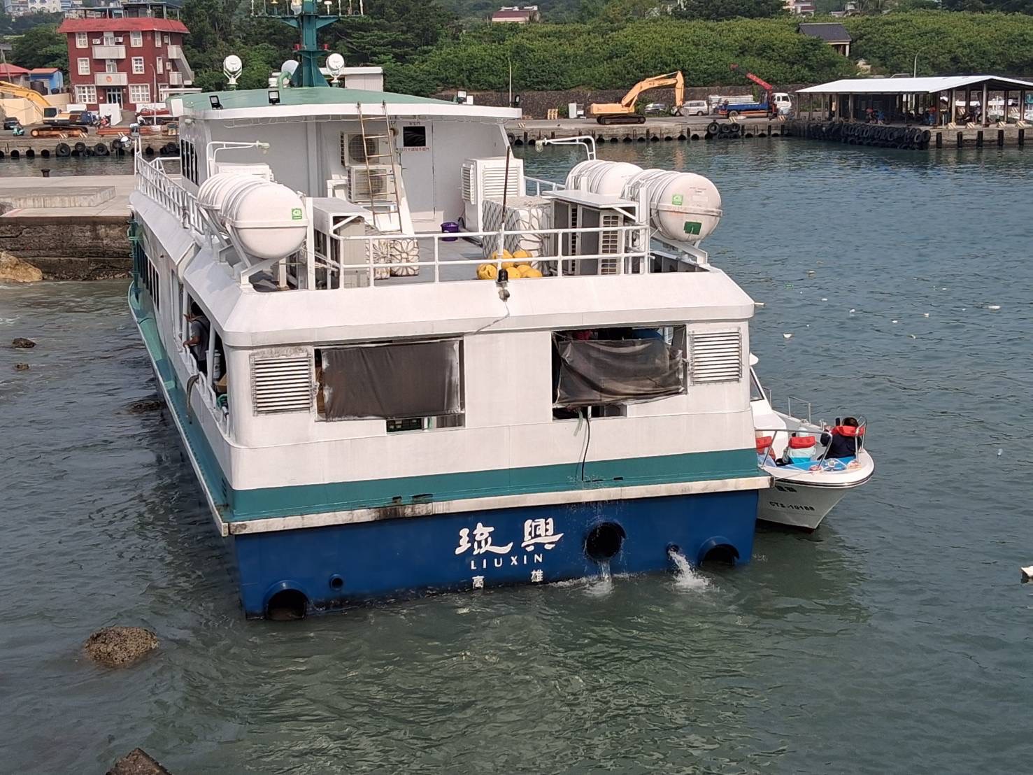 強颱薔琵壓境 東琉線「琉興號」擱淺    蘇清泉國會伸援