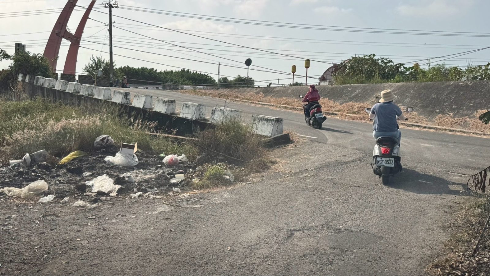 雲林農民苦等農路改善！劉建國會勘7處工程　農田水利署允年底前發包